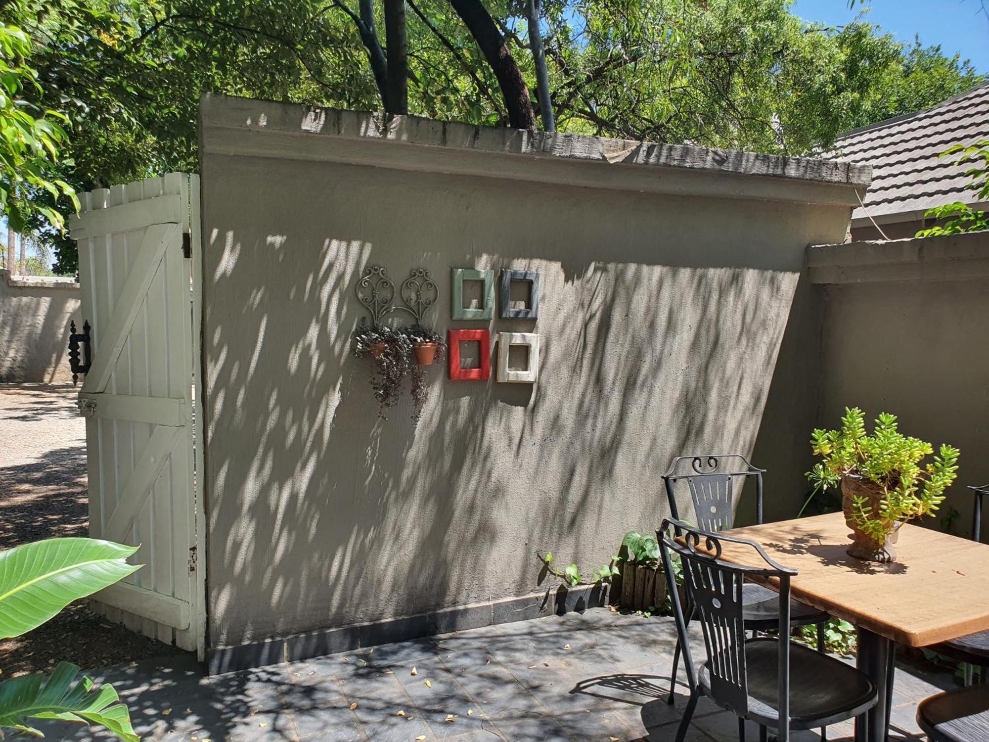 Waterhouse Guest Lodge In Muckleneuk Pretoria Bilik gambar