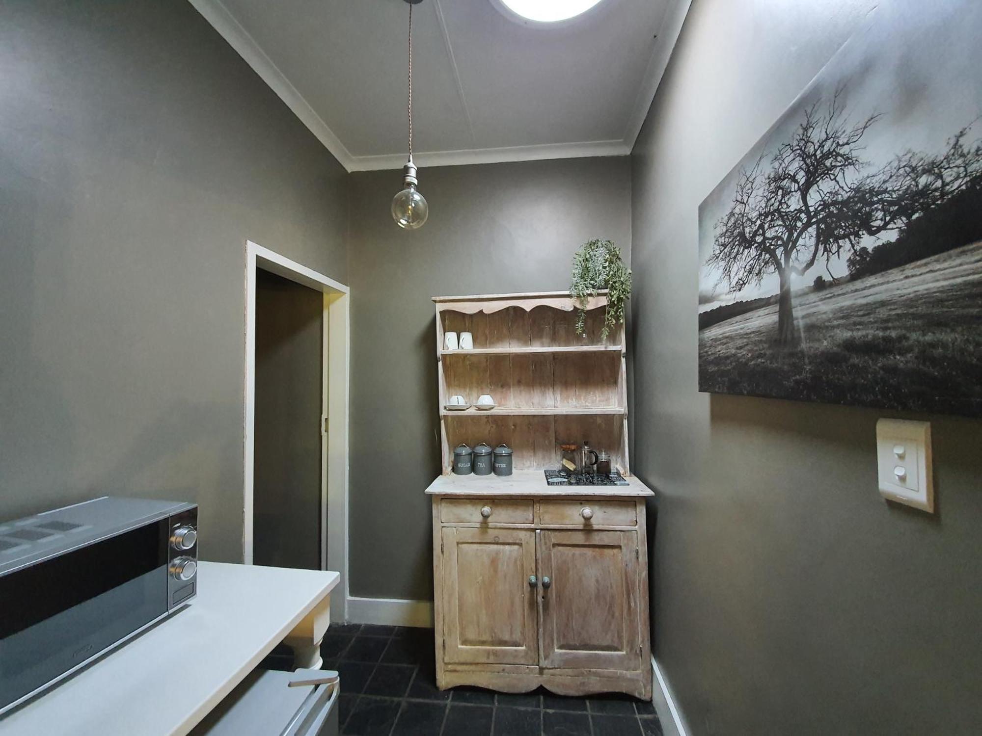 Waterhouse Guest Lodge In Muckleneuk Pretoria Bilik gambar