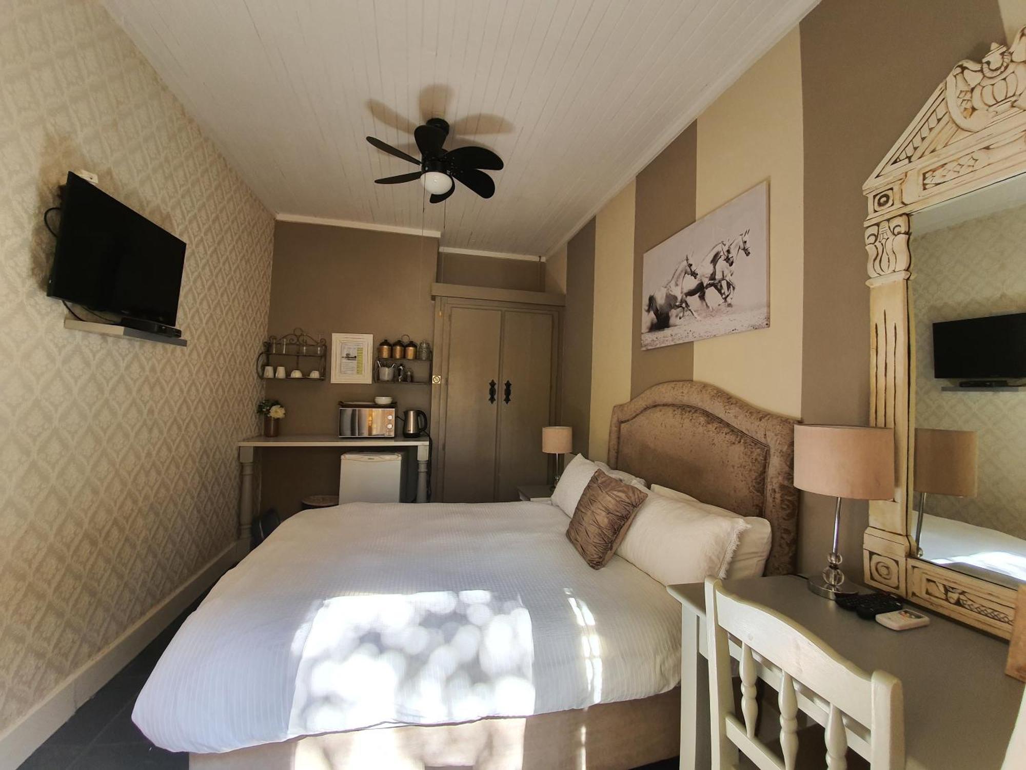 Waterhouse Guest Lodge In Muckleneuk Pretoria Bilik gambar